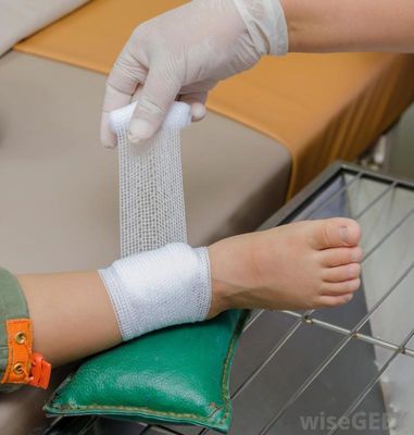 Rollo de gasa médica 100% de algodón Revestimiento Rollo de gasa y vendaje ISO aprobado Estéril